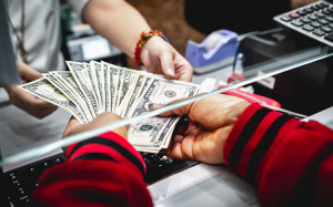 Alle former for finansielle og konsulenttjenester