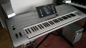 Yamaha Tyros 3 XL med Soundsystem og masser af tilbehør