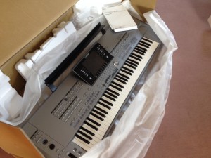 Yamaha Tyros 5 med 76 knapper